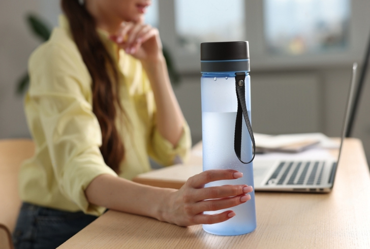 Best Office Gifts - Reusable water bottle