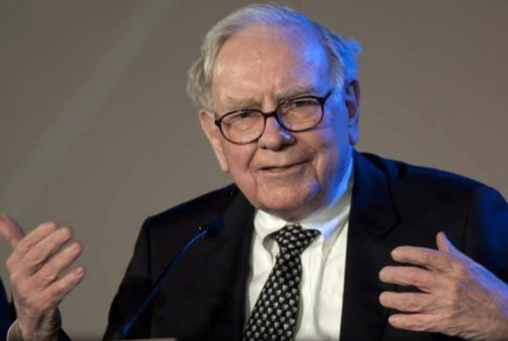 Warren Buffett speaking at investor event.