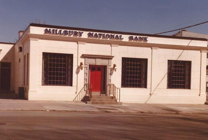 Millbury National Bank welcoming entrance
